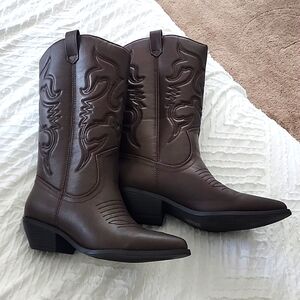 Brown cowgirl boots